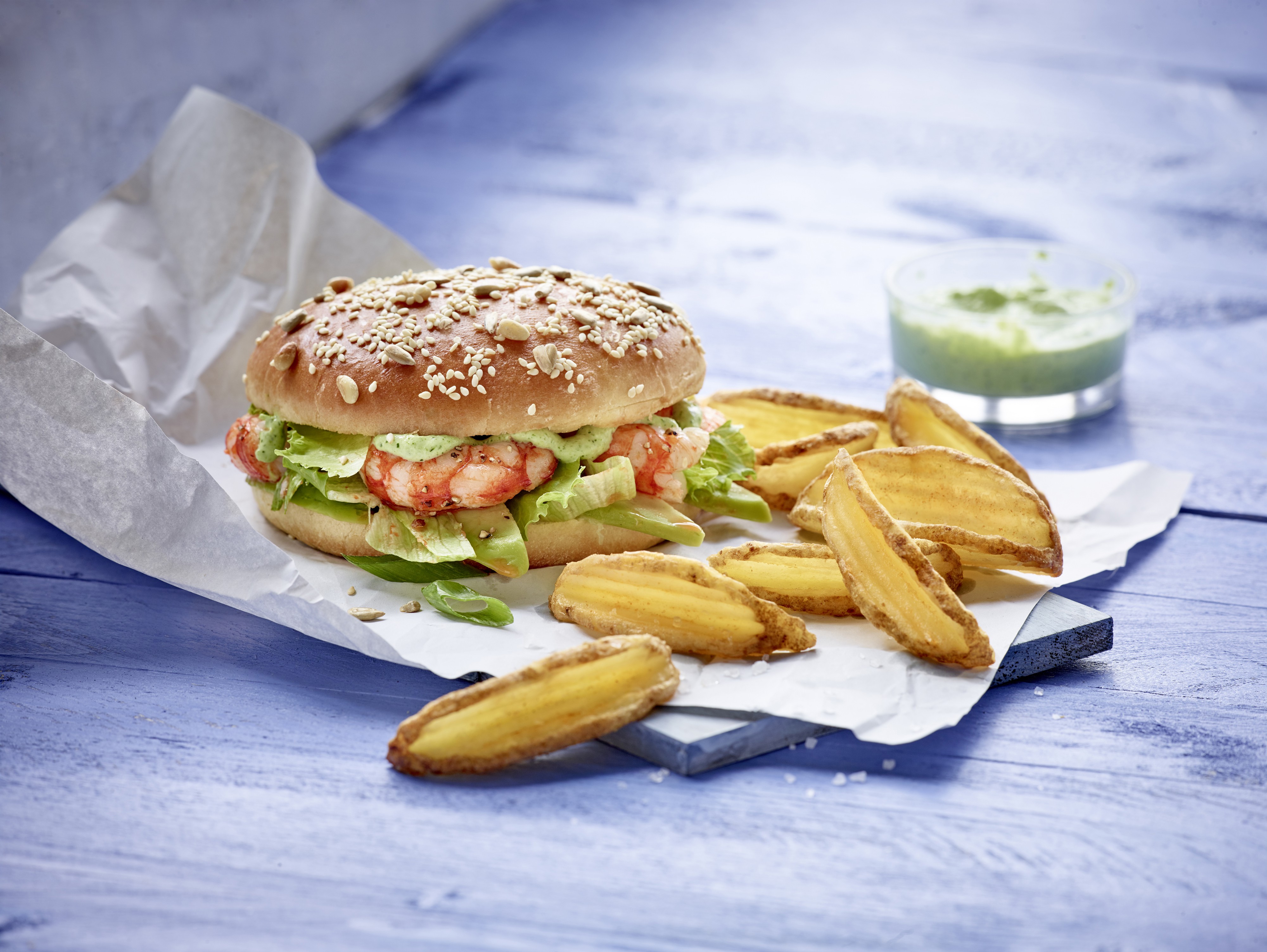 Burger aux crevettes et sauce pesto