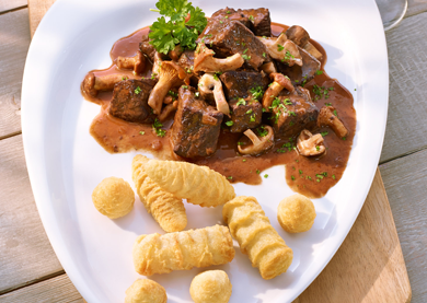 Ragoût de gibier à la crème et champignons sauvages