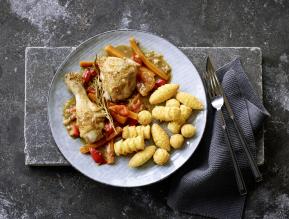 Cuisses de poularde braisées aux abricots, romarin et trio de croquettes